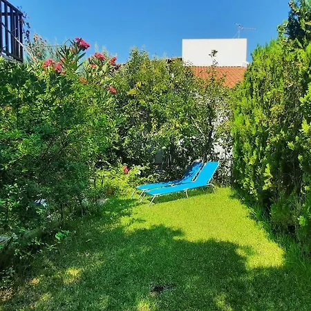 Vakantiehuis Sonia's House With Garden *