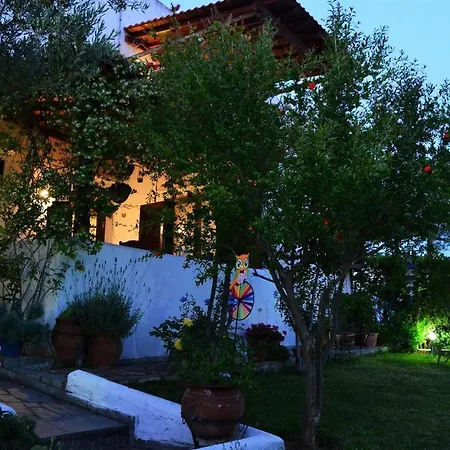 בית נופש Sonia's House With Garden