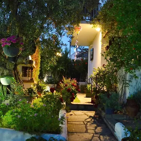 בית נופש Sonia's House With Garden גראקיני