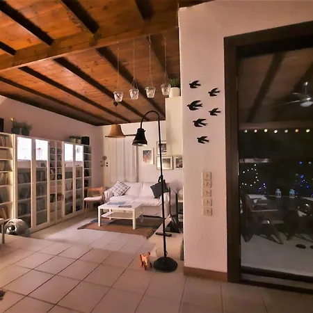 בית נופש Sonia's House With Garden