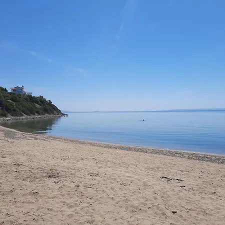 Sonia's House With Garden בית נופש