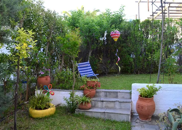 Sonia's House With Garden בית נופש גראקיני