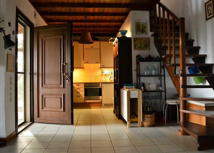 Sonia's House With Garden בית נופש גראקיני