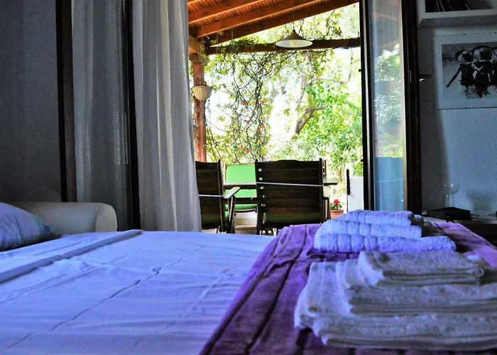 Sonia's House With Garden בית נופש *