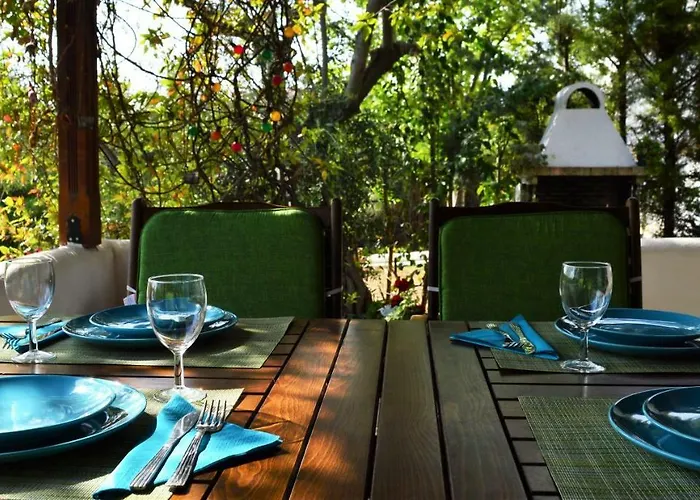 בית נופש Sonia's House With Garden